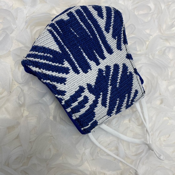 COPY - Blue and white print face mask - Picture 4 of 6